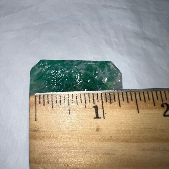 Vintage Art Deco Styling Carved Jadeite Brooch - Picture 4 of 8